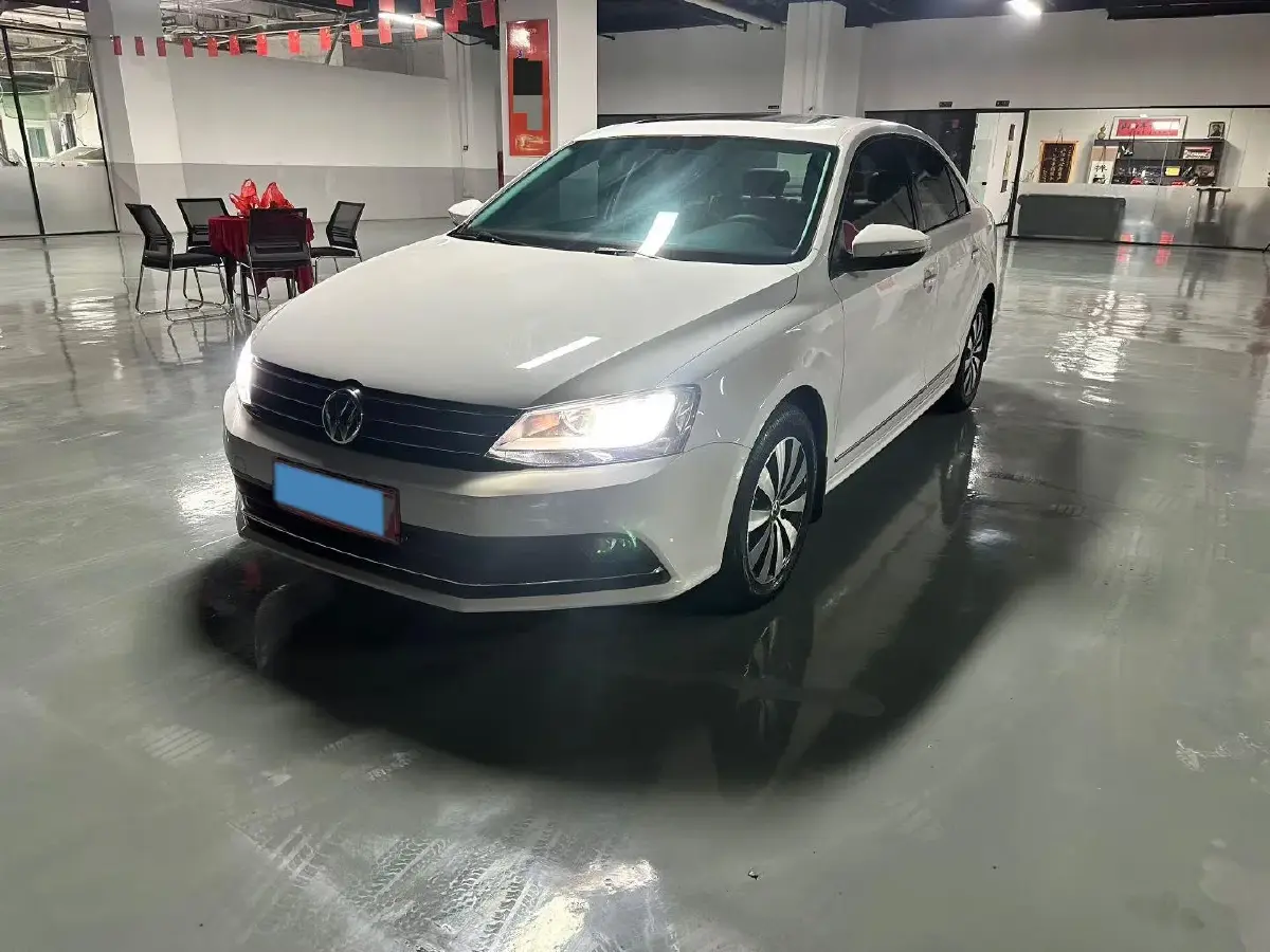 2018 Volkswagen Sagitar 1.2T 110HP L4 7DCT