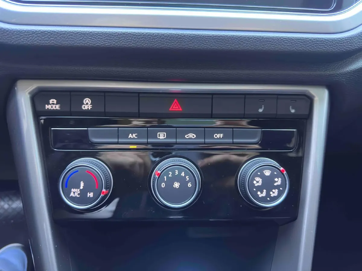 2021 Volkswagen T-Roc 1.4T 150HP L4 7DCT,autocango,china used car exporter,china ev exporter,chinese used car exporter,chinese used ev exporter