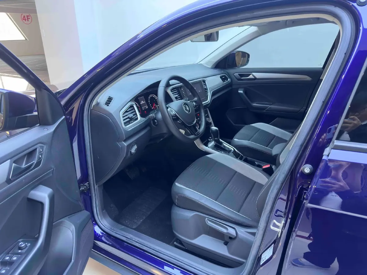 2021 Volkswagen T-Roc 1.4T 150HP L4 7DCT,autocango,china used car exporter,china ev exporter,chinese used car exporter,chinese used ev exporter