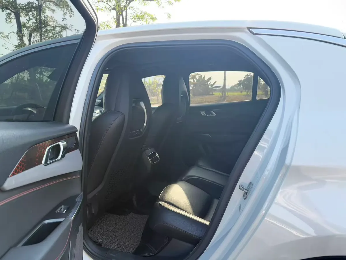 2018 Toyota C-HR 2.0L 171HP L4 CVT,autocango,china used car exporter,china ev exporter,chinese used car exporter,chinese used ev exporter