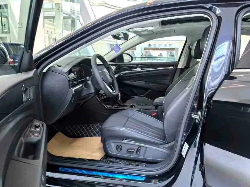 2024 Volkswagen Passat 2.0T 220HP L4 7DCT,autocango,china used car exporter,china ev exporter,chinese used car exporter,chinese used ev exporter