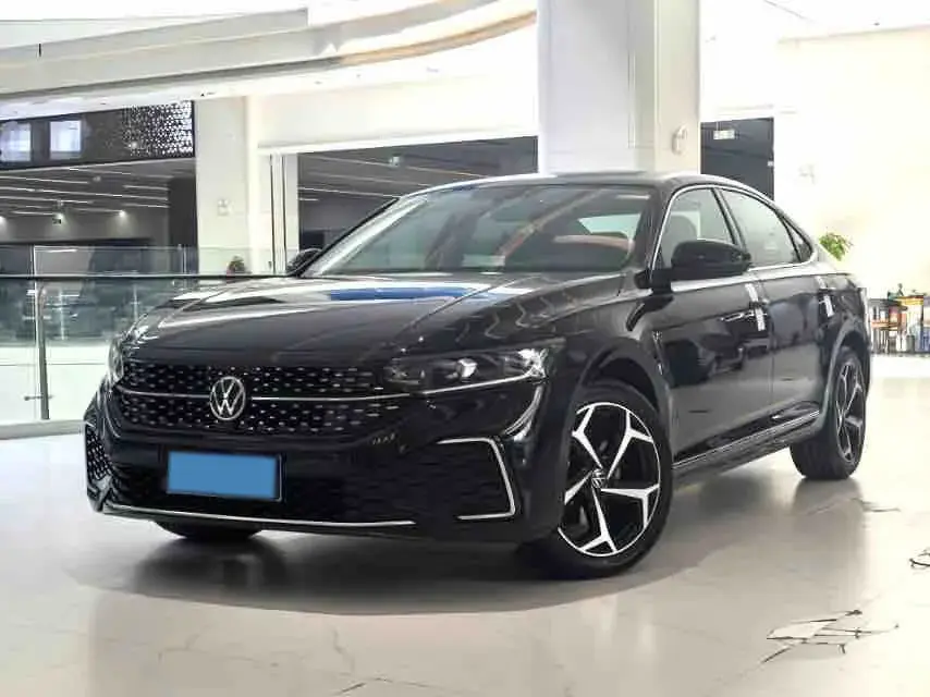 2024 Volkswagen Passat 2.0T 220HP L4 7DCT