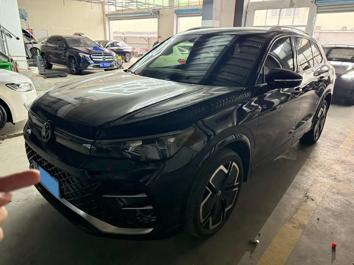 2024 Volkswagen Tiguan L 2.0T 220HP L4 7DCT