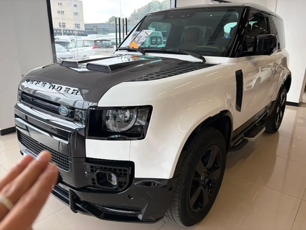 2024 Land Rover Defender 3.0T 400HP L6 8AT