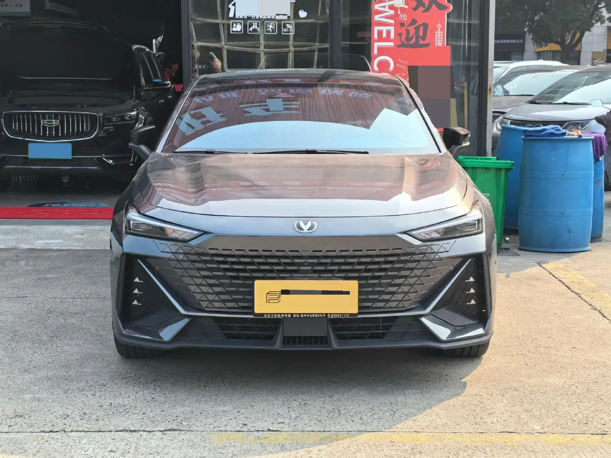 2023 ChangAn UNI-V 1.5T 188HP L4 7DCT,autocango,china used car exporter,china ev exporter,chinese used car exporter,chinese used ev exporter