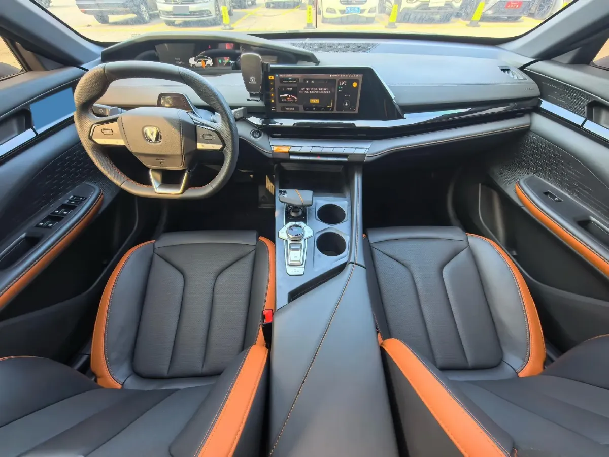 2023 ChangAn UNI-V 1.5T 188HP L4 7DCT,autocango,china used car exporter,china ev exporter,chinese used car exporter,chinese used ev exporter