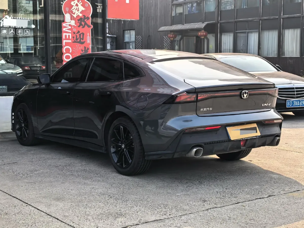 2023 ChangAn UNI-V 1.5T 188HP L4 7DCT,autocango,china used car exporter,china ev exporter,chinese used car exporter,chinese used ev exporter