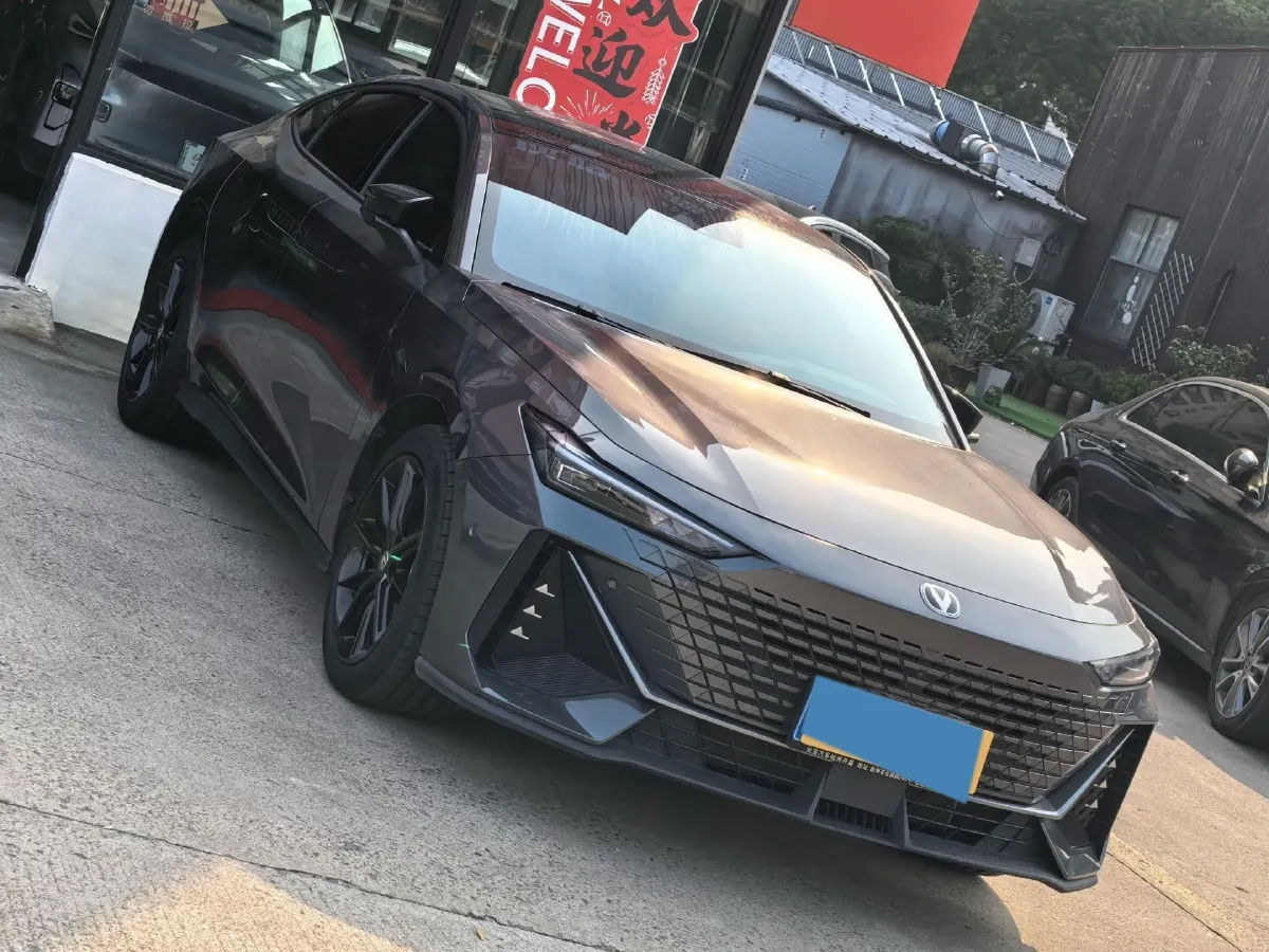 2023 ChangAn UNI-V 1.5T 188HP L4 7DCT,autocango,china used car exporter,china ev exporter,chinese used car exporter,chinese used ev exporter