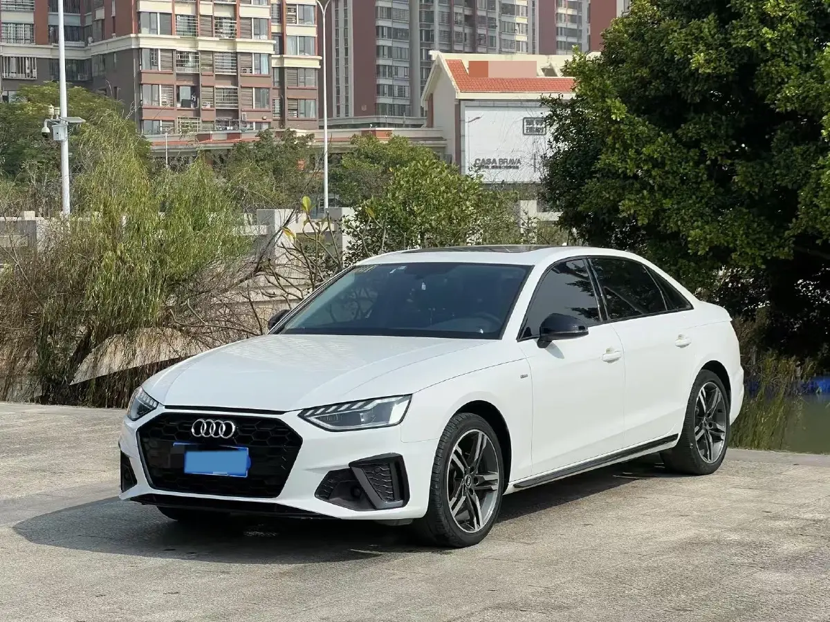 2022 Audi A4L 2.0T 190HP L4 7DCT