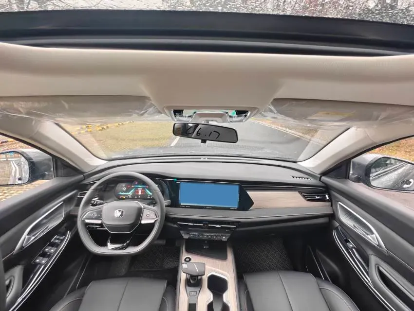 2024 ChangAn X7 PLUS 1.5T 188HP L4 7DCT,autocango,china used car exporter,china ev exporter,chinese used car exporter,chinese used ev exporter