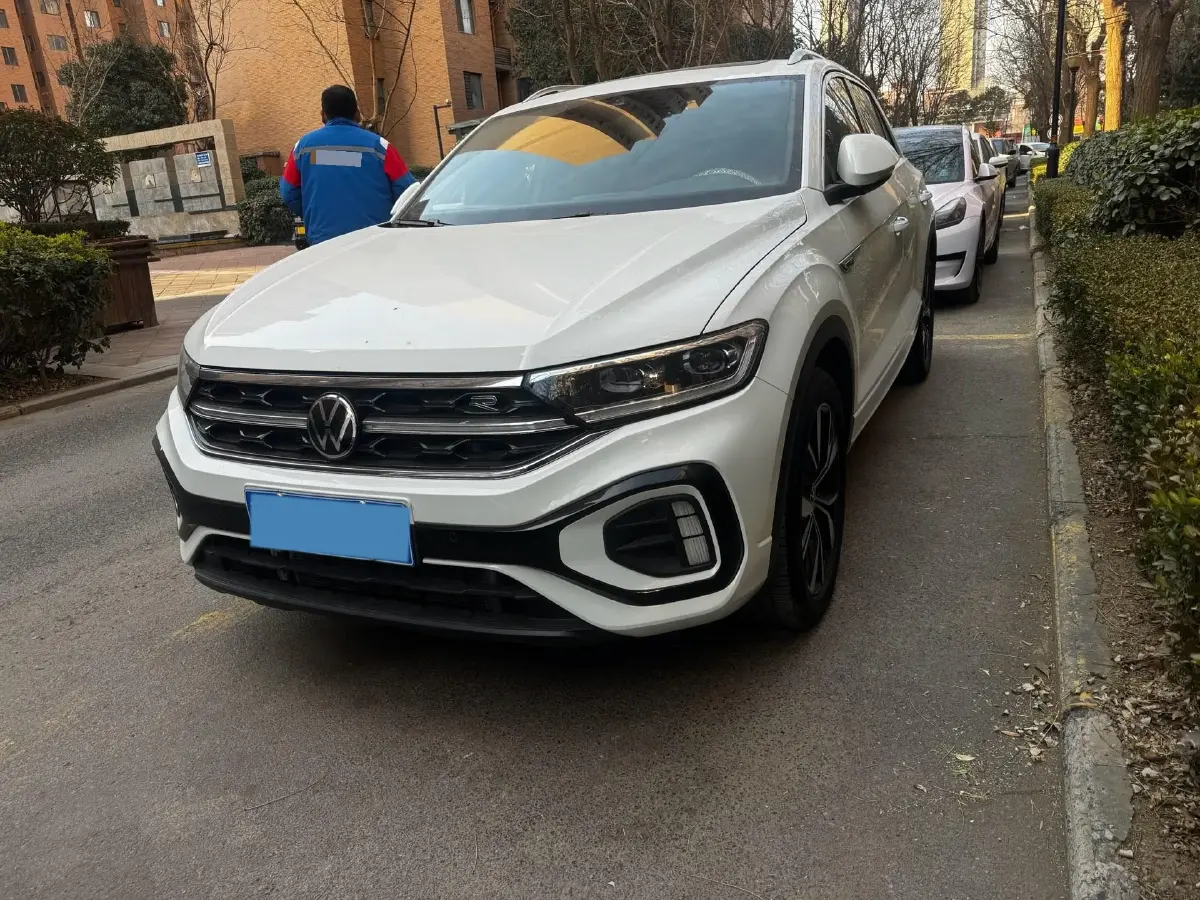 2023 Volkswagen T-Roc 1.5T 160HP L4 7DCT
