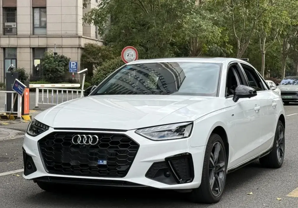 2022 Audi A4L 2.0T 190HP L4 7DCT