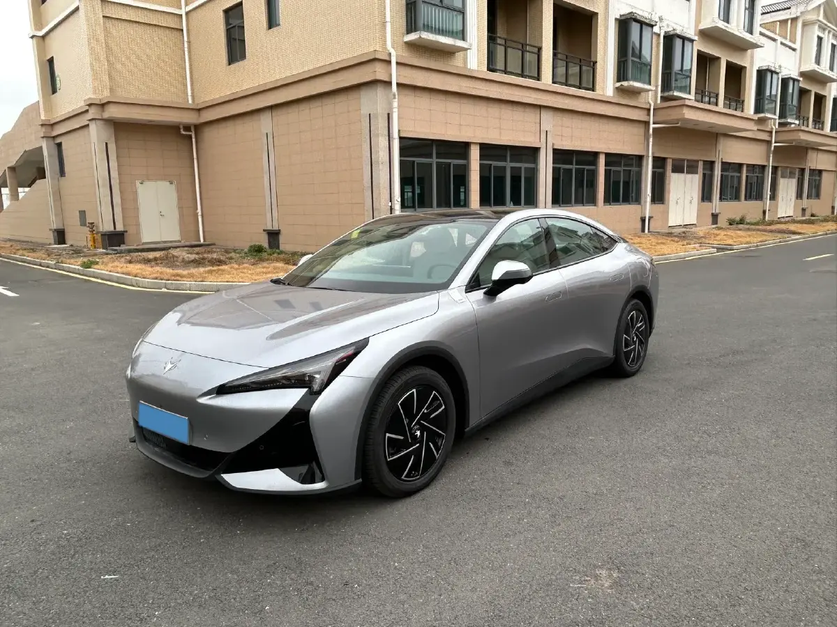 2025 ARCFOX αS5 BEV