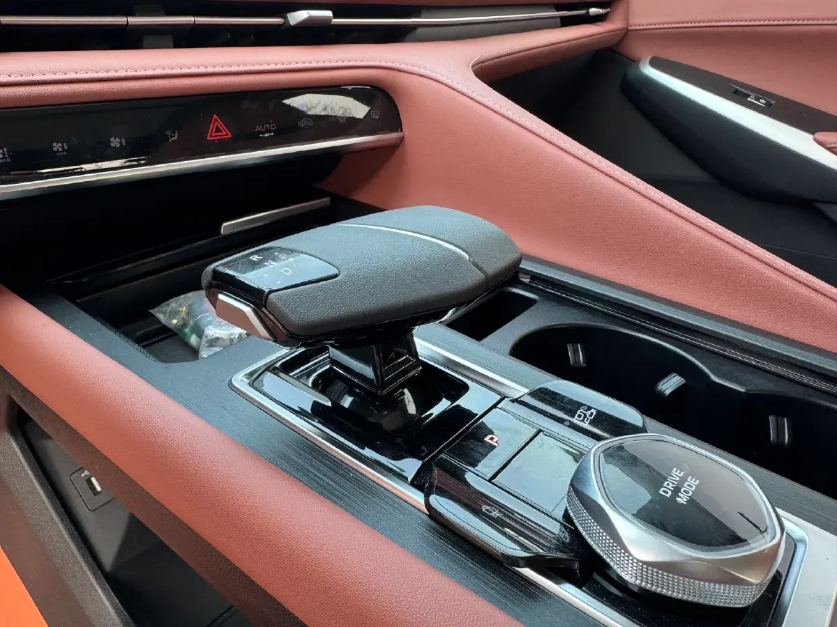 2025 ChangAn CS75 Plus 1.5T 188HP L4 8AT,autocango,china used car exporter,china ev exporter,chinese used car exporter,chinese used ev exporter