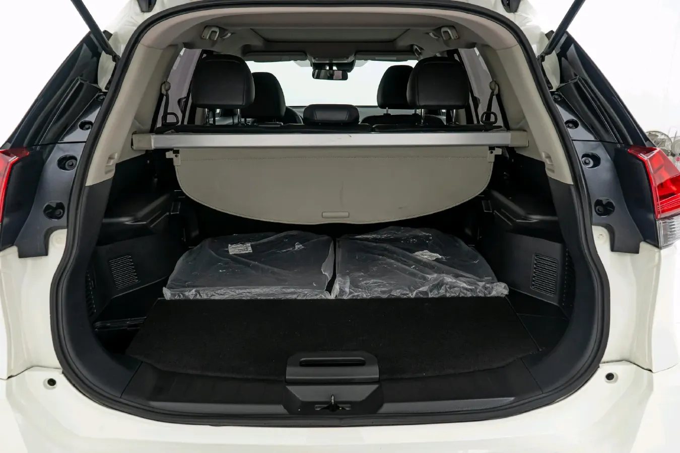 2022 Nissan X-Trail 2.0L 151HP L4 CVT,autocango,china used car exporter,china ev exporter,chinese used car exporter,chinese used ev exporter