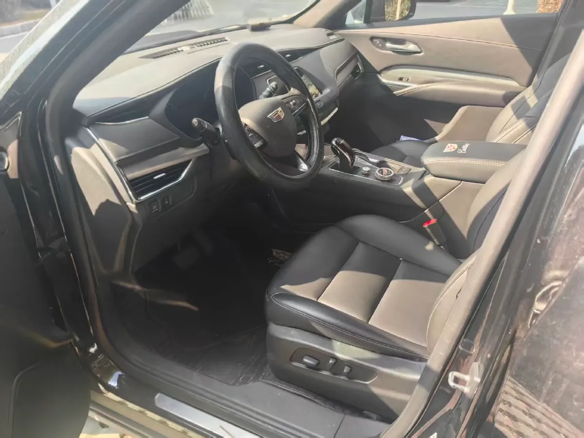 2021 Cadillac XT4 2.0T 237HP L4 9AT,autocango,china used car exporter,china ev exporter,chinese used car exporter,chinese used ev exporter