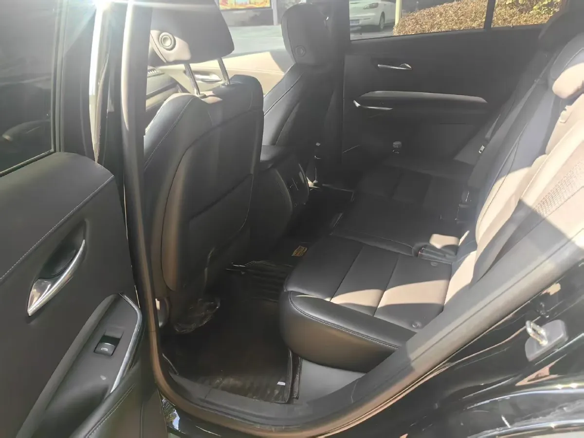 2021 Cadillac XT4 2.0T 237HP L4 9AT,autocango,china used car exporter,china ev exporter,chinese used car exporter,chinese used ev exporter