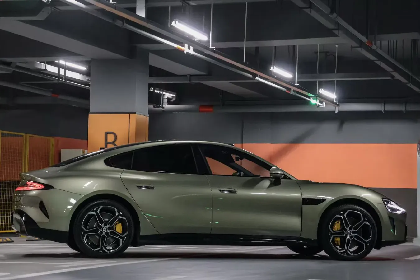 2024 MI SU7 BEV 94.3KWH,autocango,china used car exporter,china ev exporter,chinese used car exporter,chinese used ev exporter