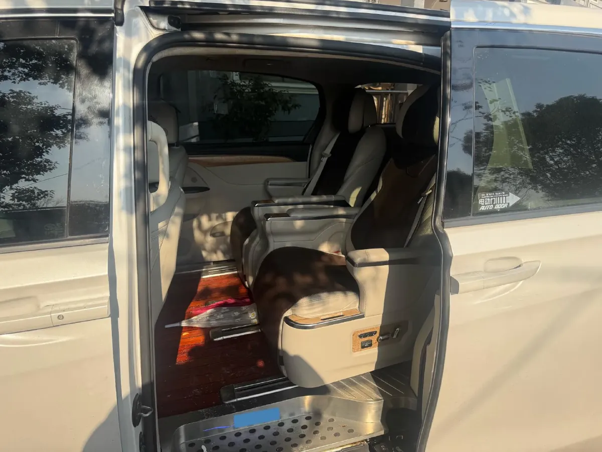 2018 Buick GL8 2.0T 260HP L4 6AT,autocango,china used car exporter,china ev exporter,chinese used car exporter,chinese used ev exporter