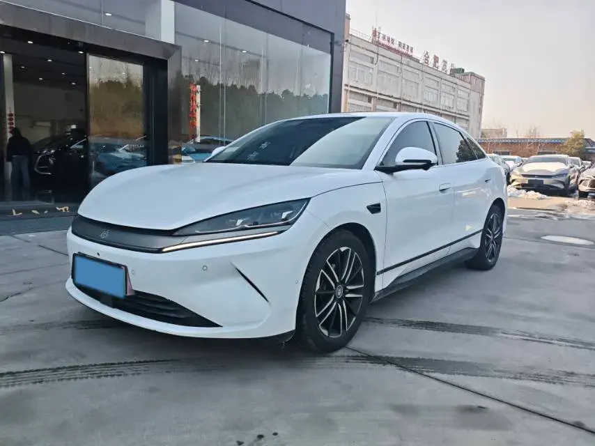 2025 BYD QinL BEV
