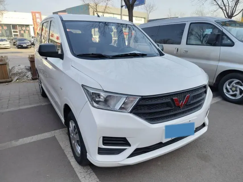 2019 WuLing HongGuang V 1.5L 99HP L4 6MT,autocango,china used car exporter,china ev exporter,chinese used car exporter,chinese used ev exporter
