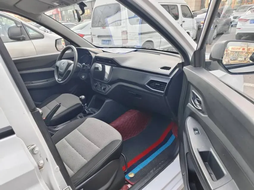 2019 WuLing HongGuang V 1.5L 99HP L4 6MT,autocango,china used car exporter,china ev exporter,chinese used car exporter,chinese used ev exporter