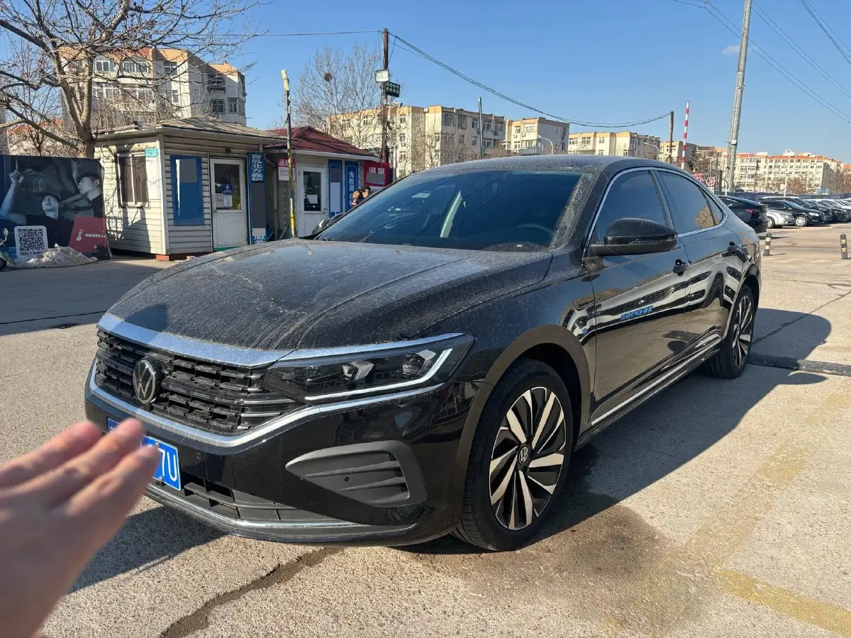 2025 Volkswagen Passat 2.0T 220HP L4 7DCT