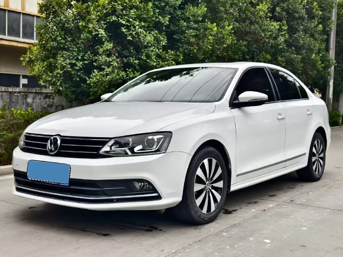 2018 Volkswagen Sagitar 1.2T 110HP L4 7DCT