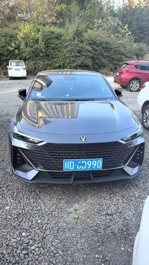 2022 ChangAn UNI-V 1.5T 188HP L4 7DCT,autocango,china used car exporter,china ev exporter,chinese used car exporter,chinese used ev exporter