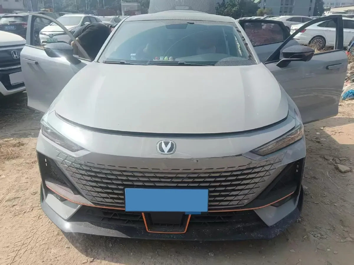 2022 ChangAn UNI-V 1.5T 188HP L4 7DCT,autocango,china used car exporter,china ev exporter,chinese used car exporter,chinese used ev exporter