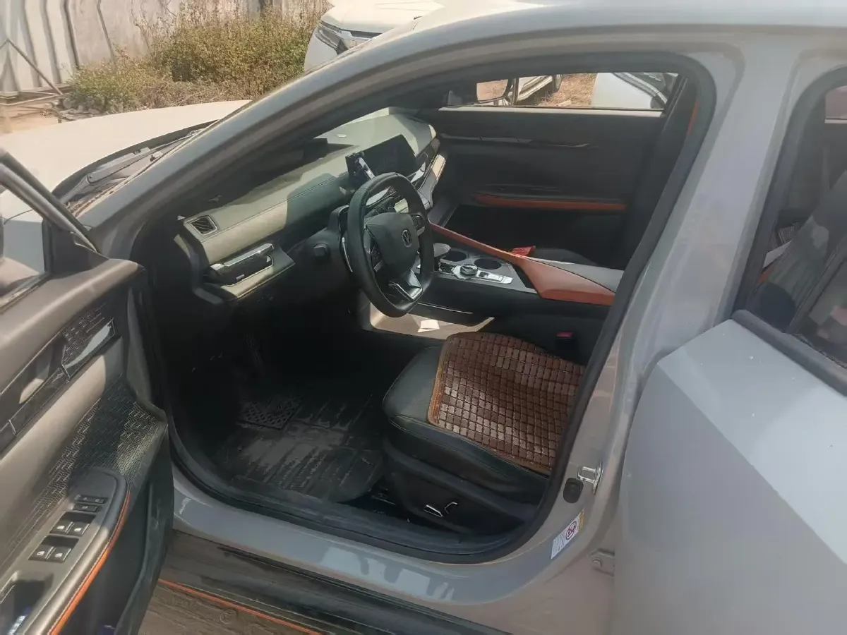 2022 ChangAn UNI-V 1.5T 188HP L4 7DCT,autocango,china used car exporter,china ev exporter,chinese used car exporter,chinese used ev exporter