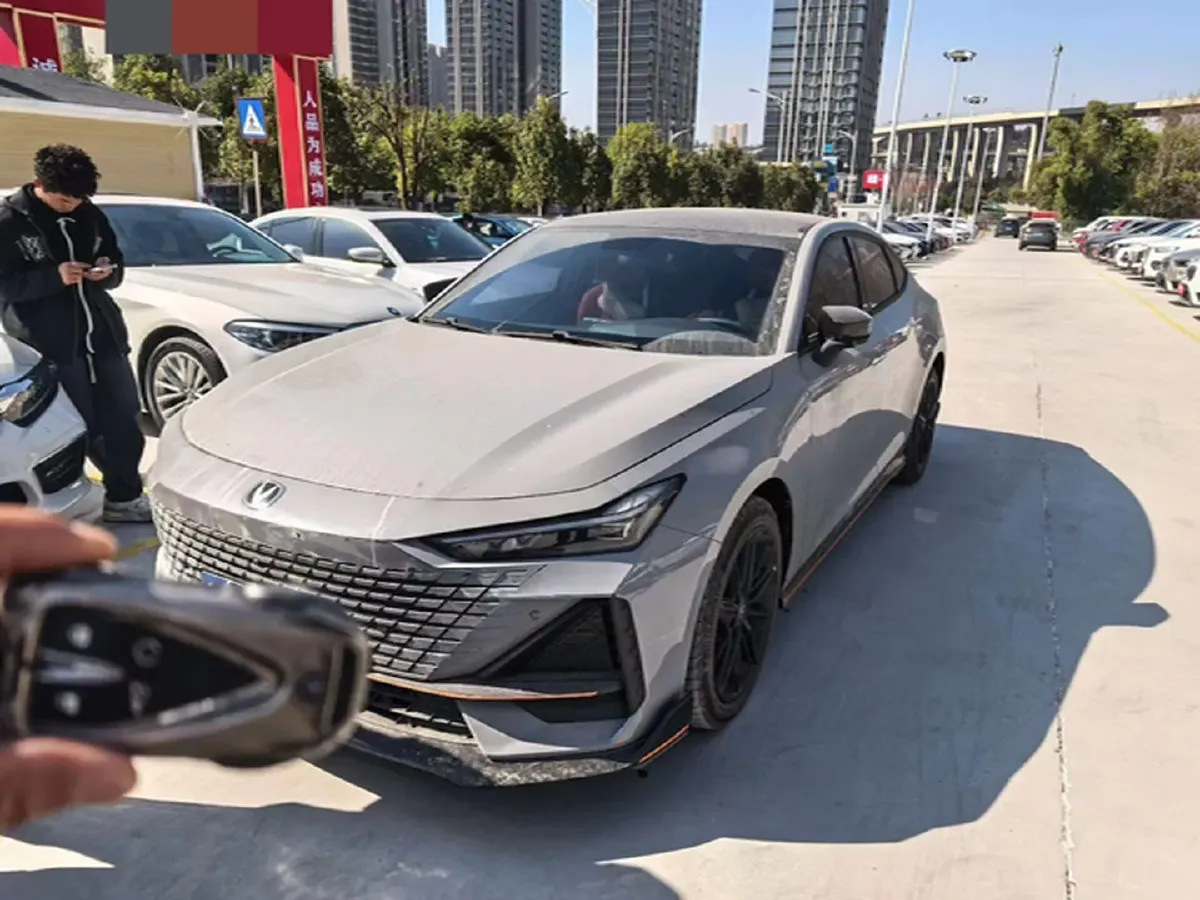 2022 ChangAn UNI-V 1.5T 188HP L4 7DCT,autocango,china used car exporter,china ev exporter,chinese used car exporter,chinese used ev exporter