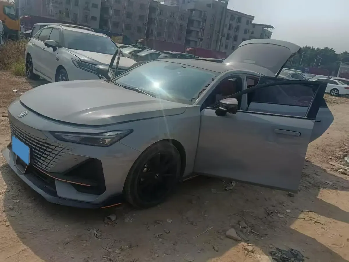 2022 ChangAn UNI-V 1.5T 188HP L4 7DCT,autocango,china used car exporter,china ev exporter,chinese used car exporter,chinese used ev exporter