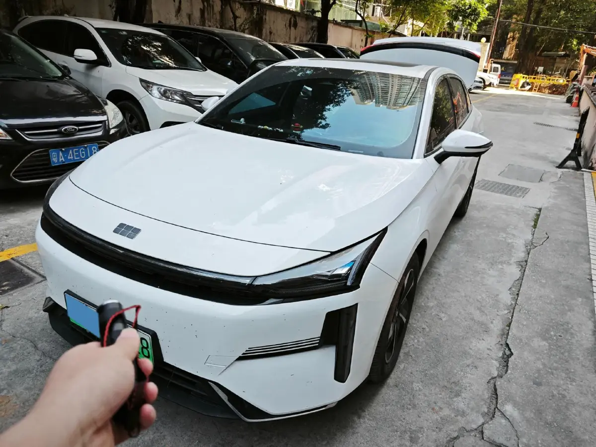 2024 Geely Galaxy L6 1.5T 163HP L4 3DHT PHEV