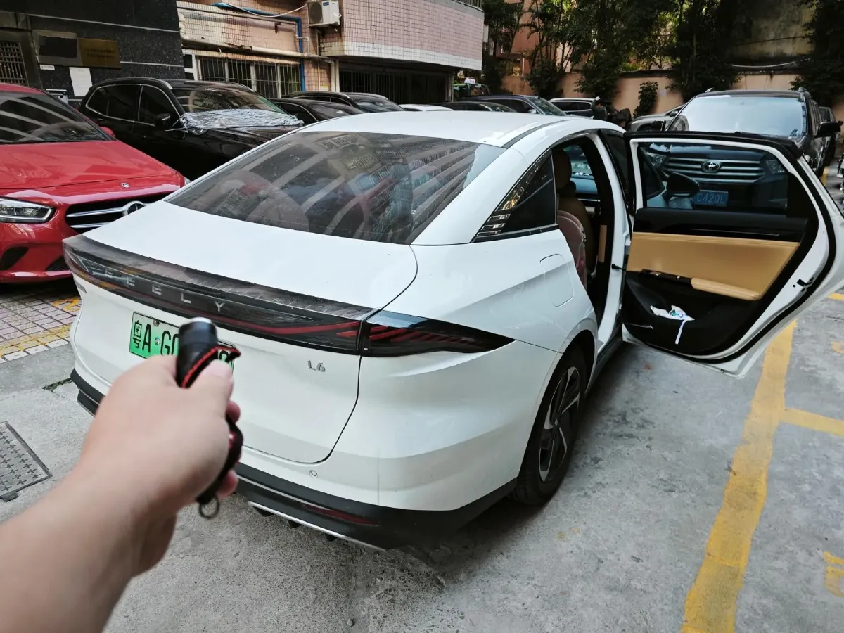 2024 Geely Galaxy L6 1.5T 163HP L4 3DHT PHEV,autocango,china used car exporter,china ev exporter,chinese used car exporter,chinese used ev exporter