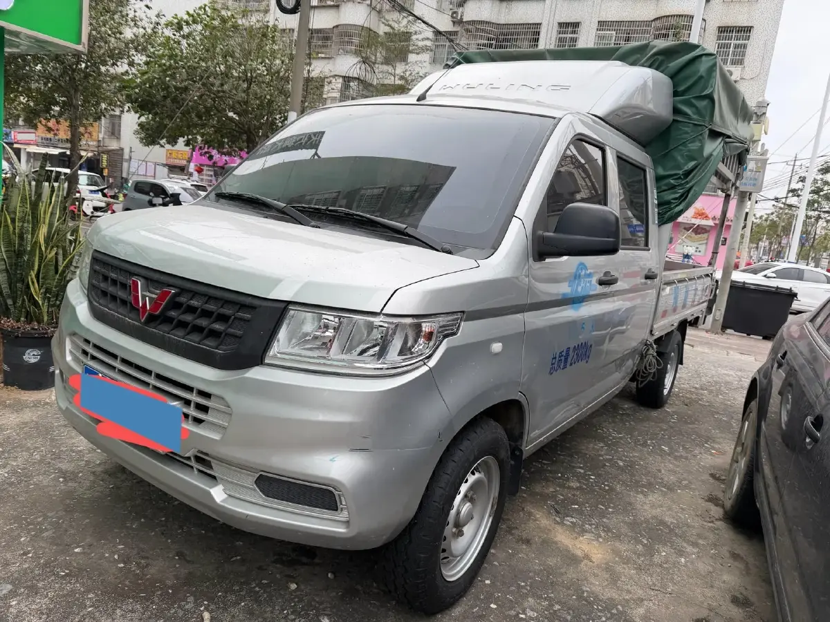 2023 WuLing RongGuang New Truck 1.5L 102HP L4 5MT