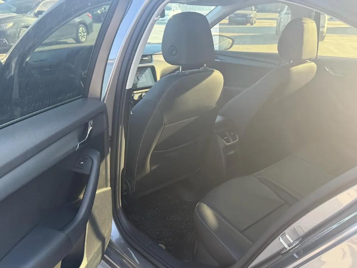 2021 Skoda Octavia 1.5L 113HP L4 6AT,autocango,china used car exporter,china ev exporter,chinese used car exporter,chinese used ev exporter