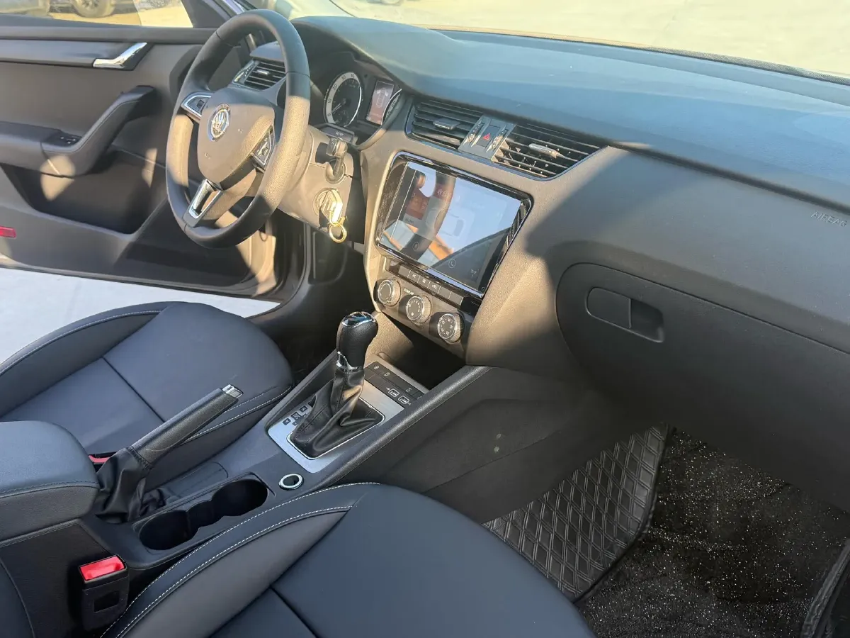 2021 Skoda Octavia 1.5L 113HP L4 6AT,autocango,china used car exporter,china ev exporter,chinese used car exporter,chinese used ev exporter