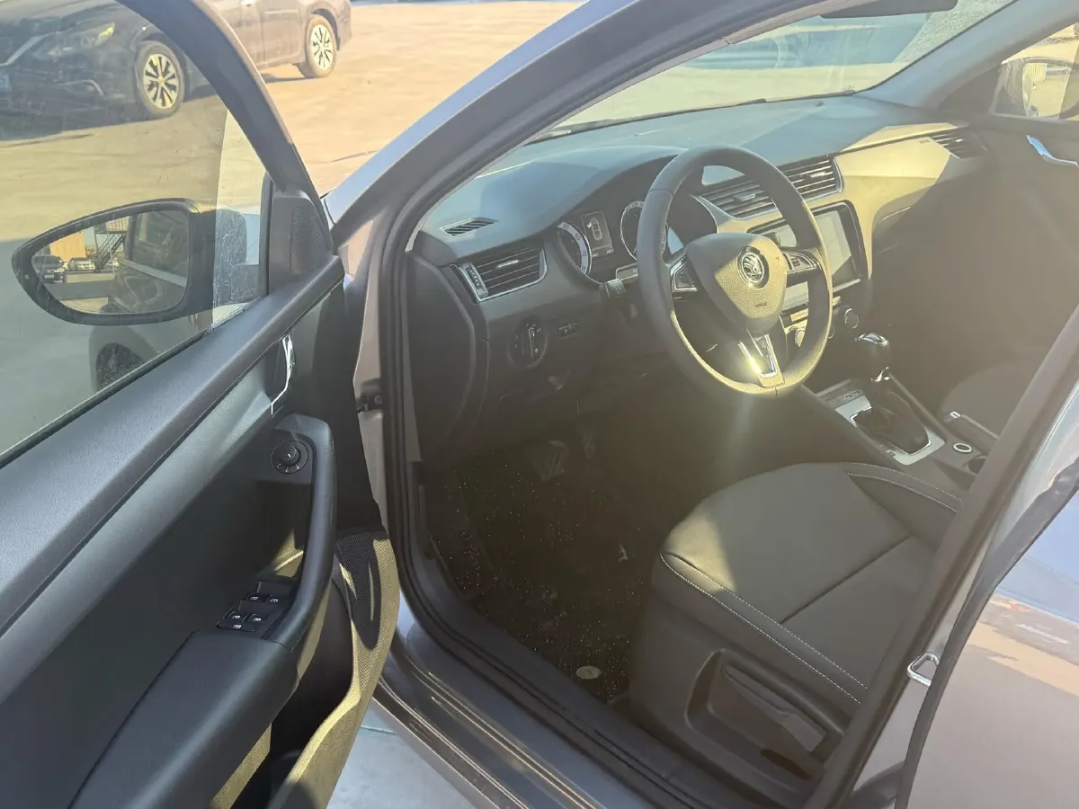 2021 Skoda Octavia 1.5L 113HP L4 6AT,autocango,china used car exporter,china ev exporter,chinese used car exporter,chinese used ev exporter