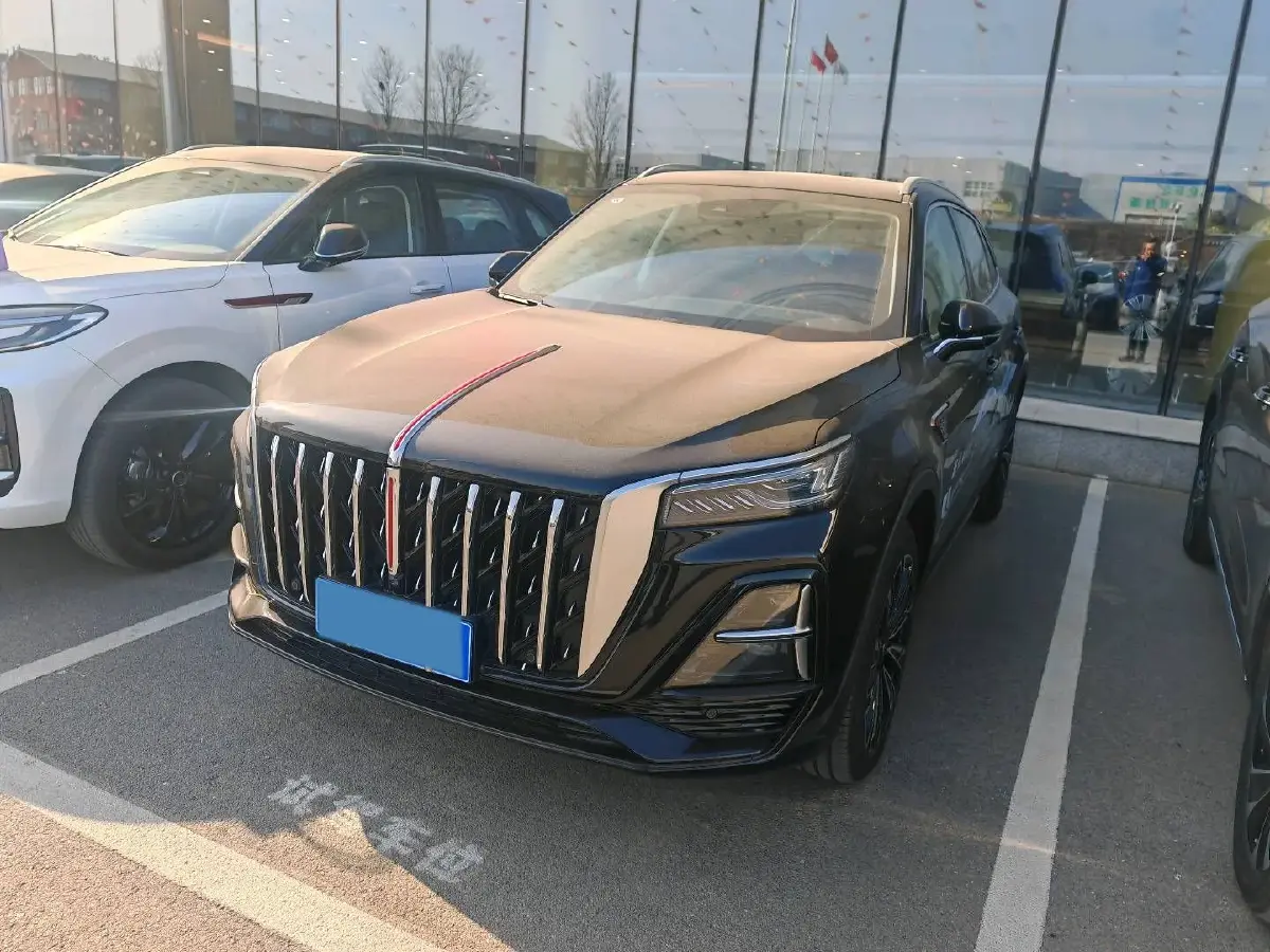 2025 HongQi HS5 2.0T 252HP L4 8AT