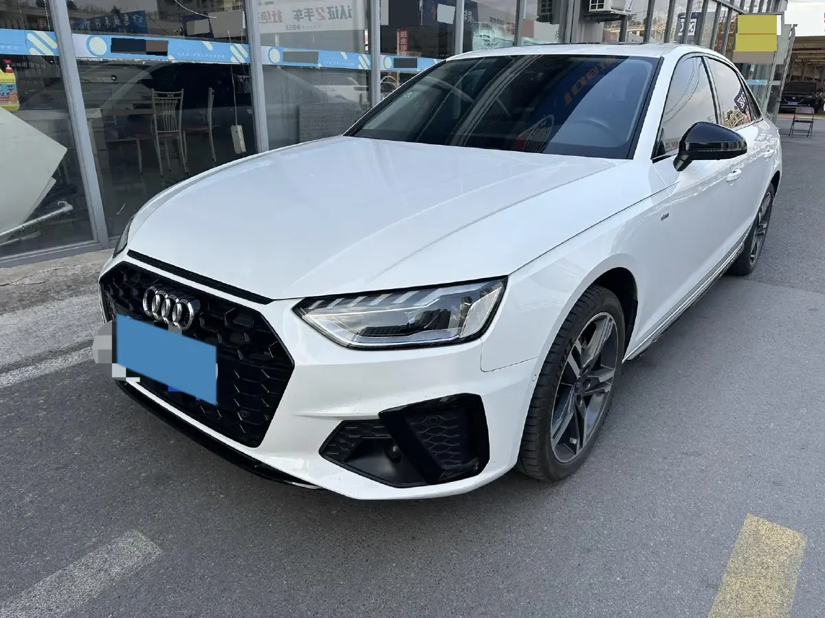 2022 Audi A4L 2.0T 190HP L4 7DCT