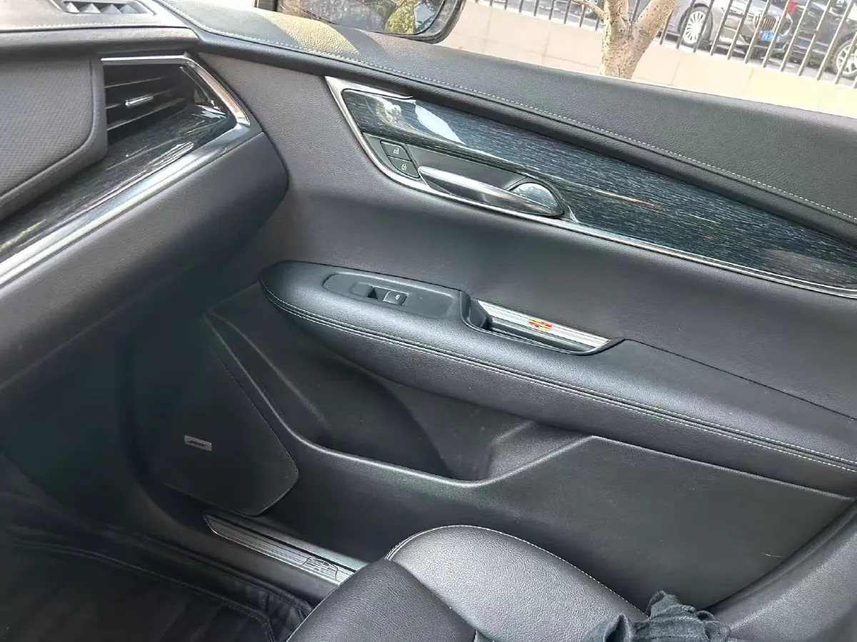 2021 Cadillac XT5 2.0T 237HP L4 9AT,autocango,china used car exporter,china ev exporter,chinese used car exporter,chinese used ev exporter