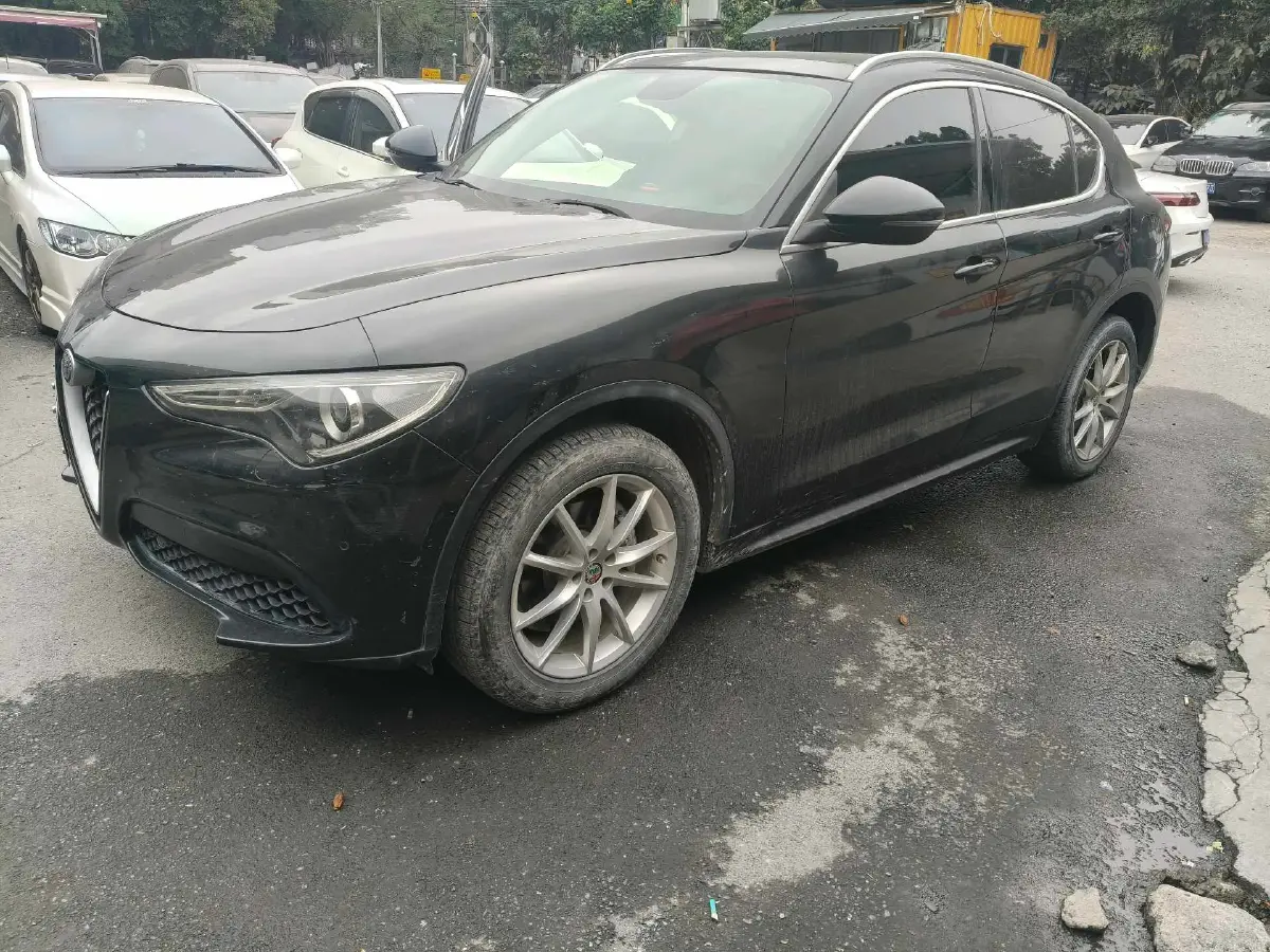 2017 Jaguar XE 2.0T 240HP L4 8AT