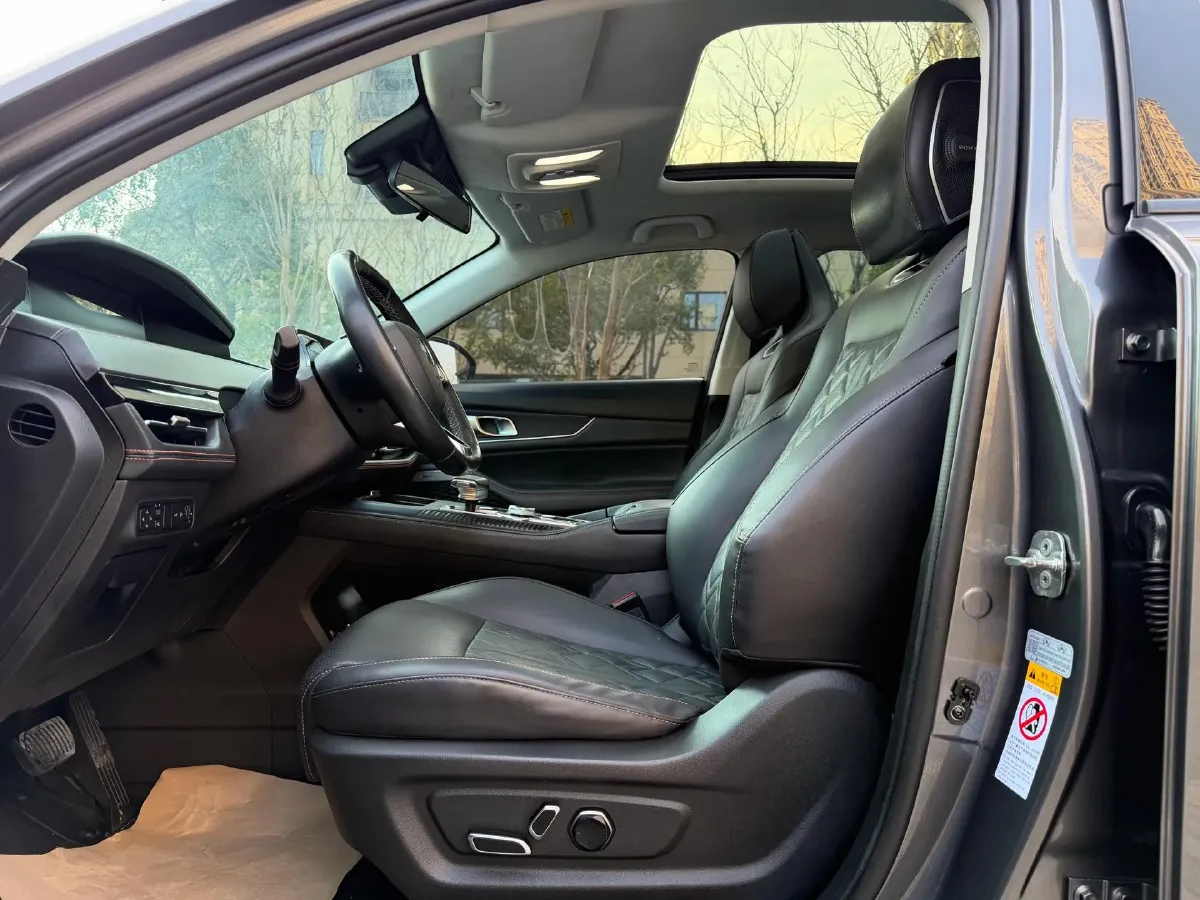 2021 ChangAn UNI-K 2.0T 233HP L4 8AT,autocango,china used car exporter,china ev exporter,chinese used car exporter,chinese used ev exporter