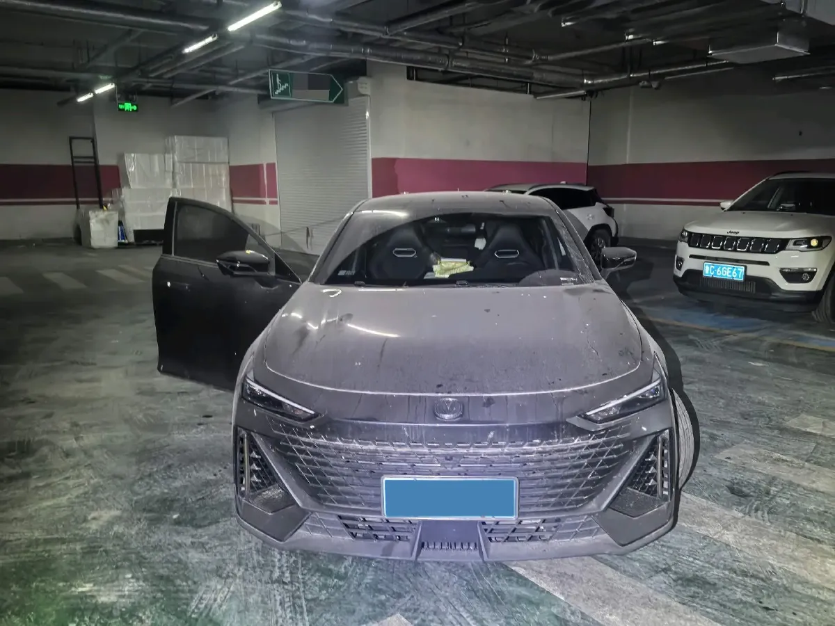 2023 ChangAn UNI-V 1.5T 188HP L4 7DCT,autocango,china used car exporter,china ev exporter,chinese used car exporter,chinese used ev exporter