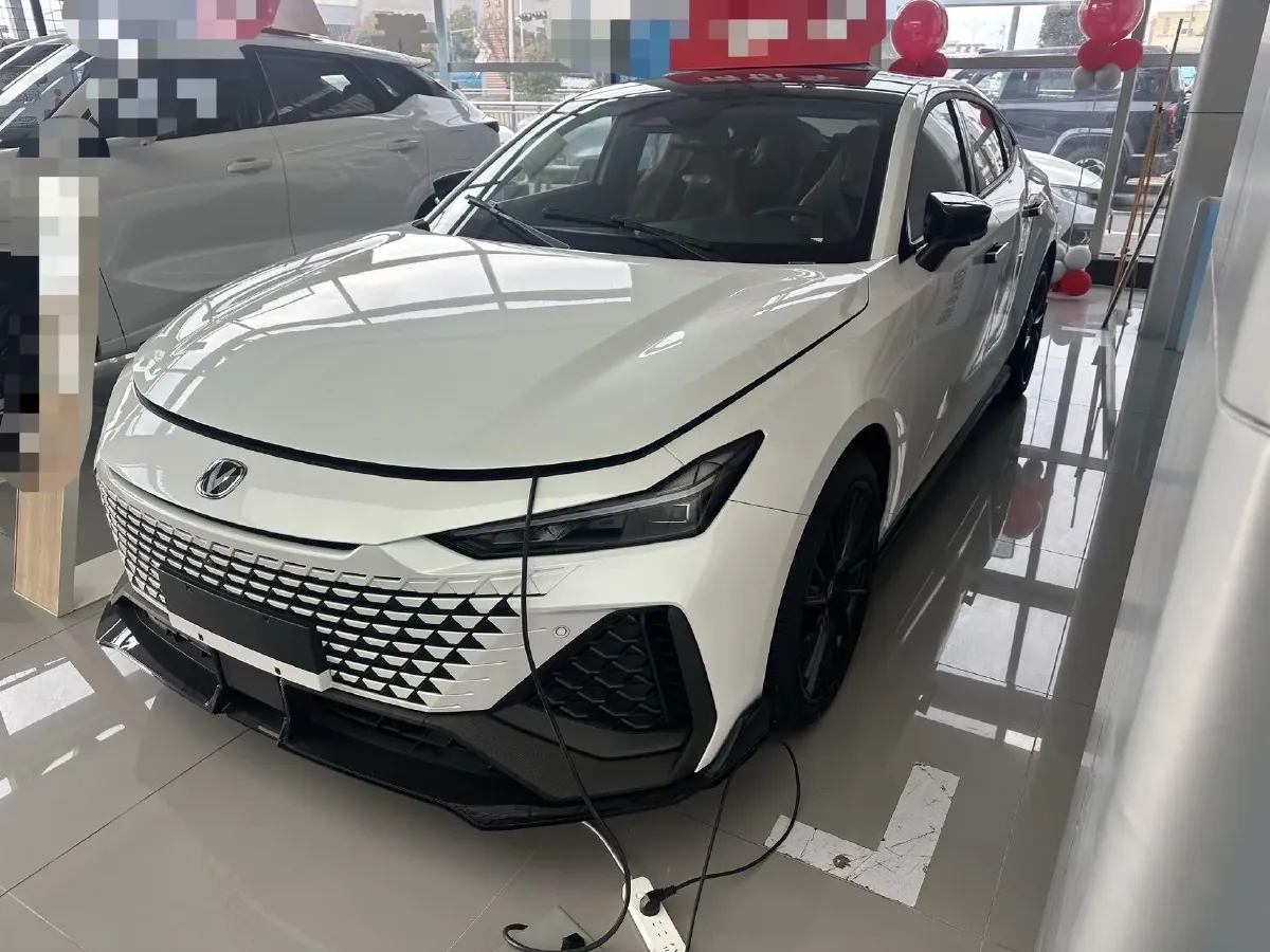 2024 ChangAn UNI-V 2.0T 233HP L4 8AT,autocango,china used car exporter,china ev exporter,chinese used car exporter,chinese used ev exporter