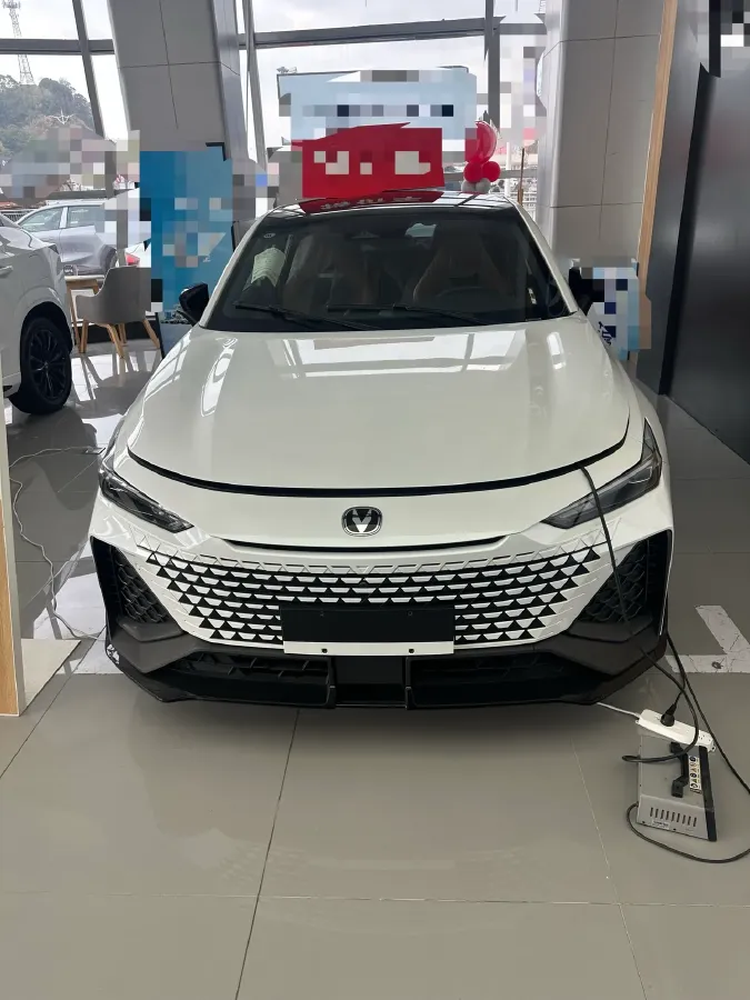 2024 ChangAn UNI-V 2.0T 233HP L4 8AT,autocango,china used car exporter,china ev exporter,chinese used car exporter,chinese used ev exporter