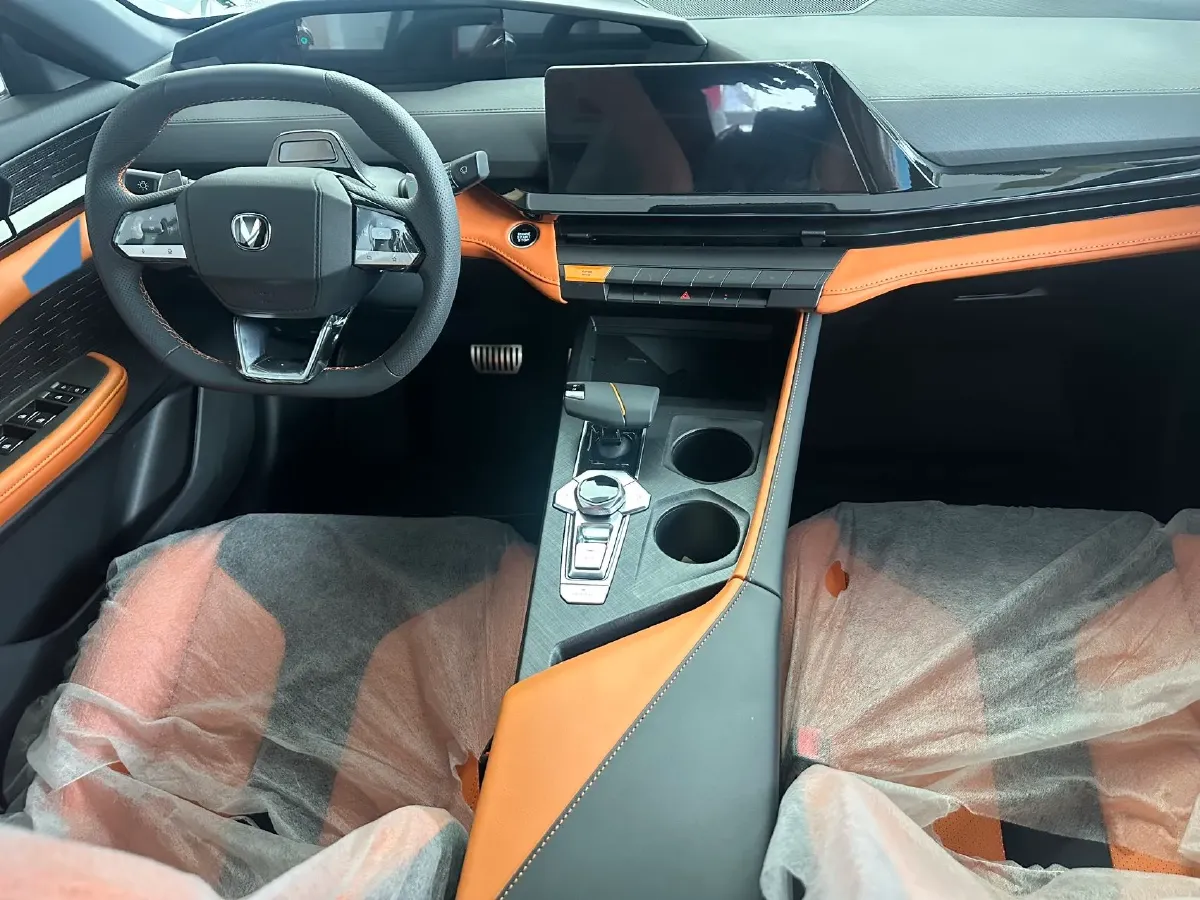 2024 ChangAn UNI-V 2.0T 233HP L4 8AT,autocango,china used car exporter,china ev exporter,chinese used car exporter,chinese used ev exporter