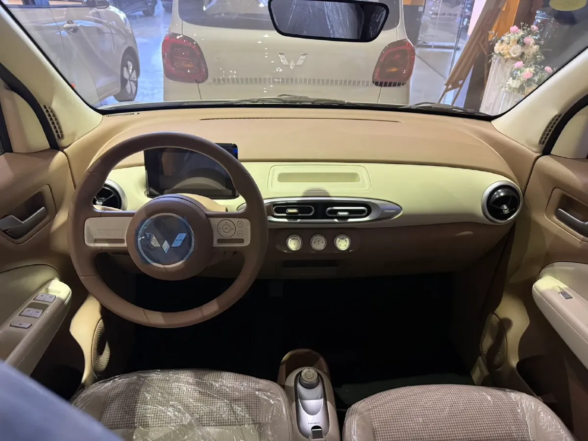 2025 WuLing HongGuang MINI EV BEV 16.2KWH,autocango,china used car exporter,china ev exporter,chinese used car exporter,chinese used ev exporter