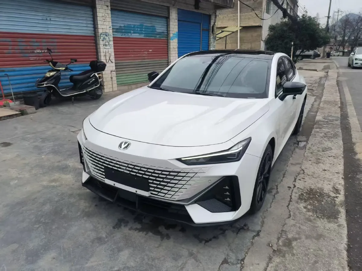 2024 ChangAn UNI-V 1.5T 188HP L4 7DCT,autocango,china used car exporter,china ev exporter,chinese used car exporter,chinese used ev exporter